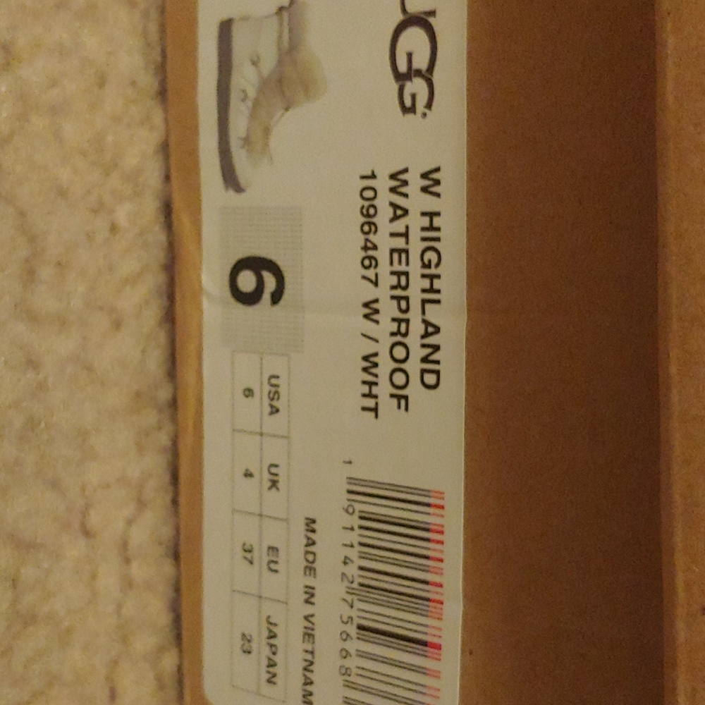 UGG Waterproof Highland Boots - Picture 4 of 4